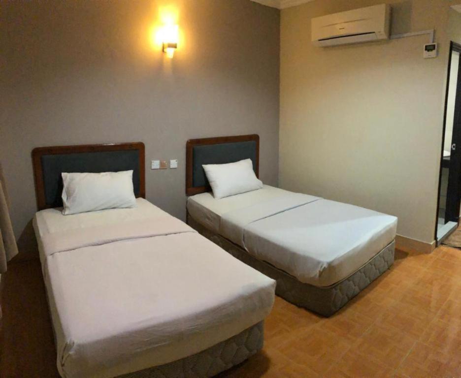 Hotel Perdana Lawas Exterior photo