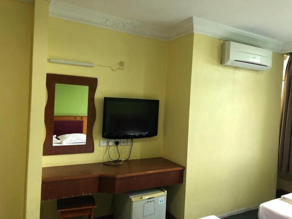 Hotel Perdana Lawas Exterior photo